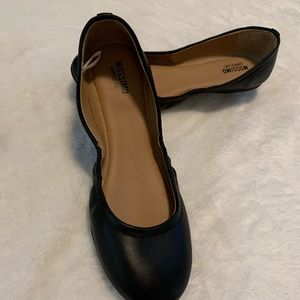 NWOT Mossimo faux leather ballet flats